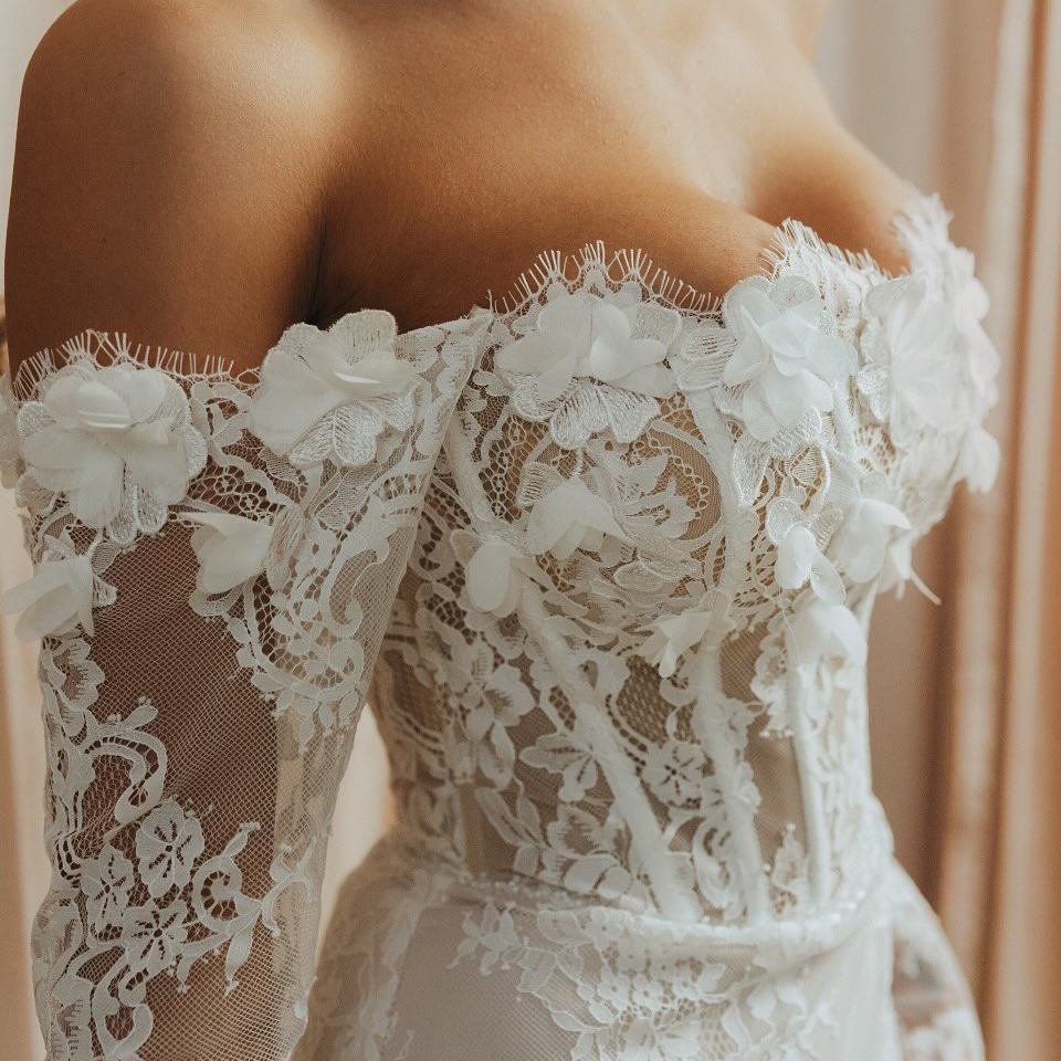 Примерка свадебного платья