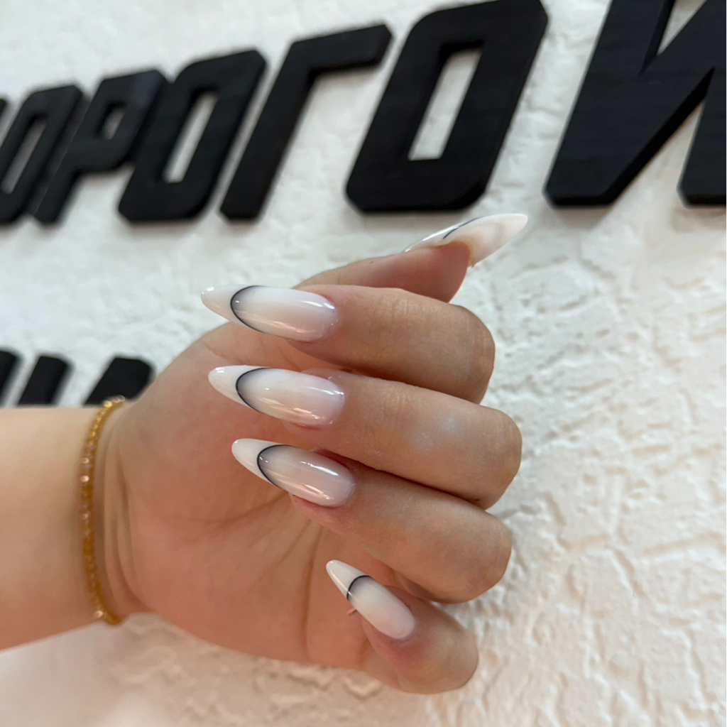 Наращивание длинных ногтей ногтей с покрытием