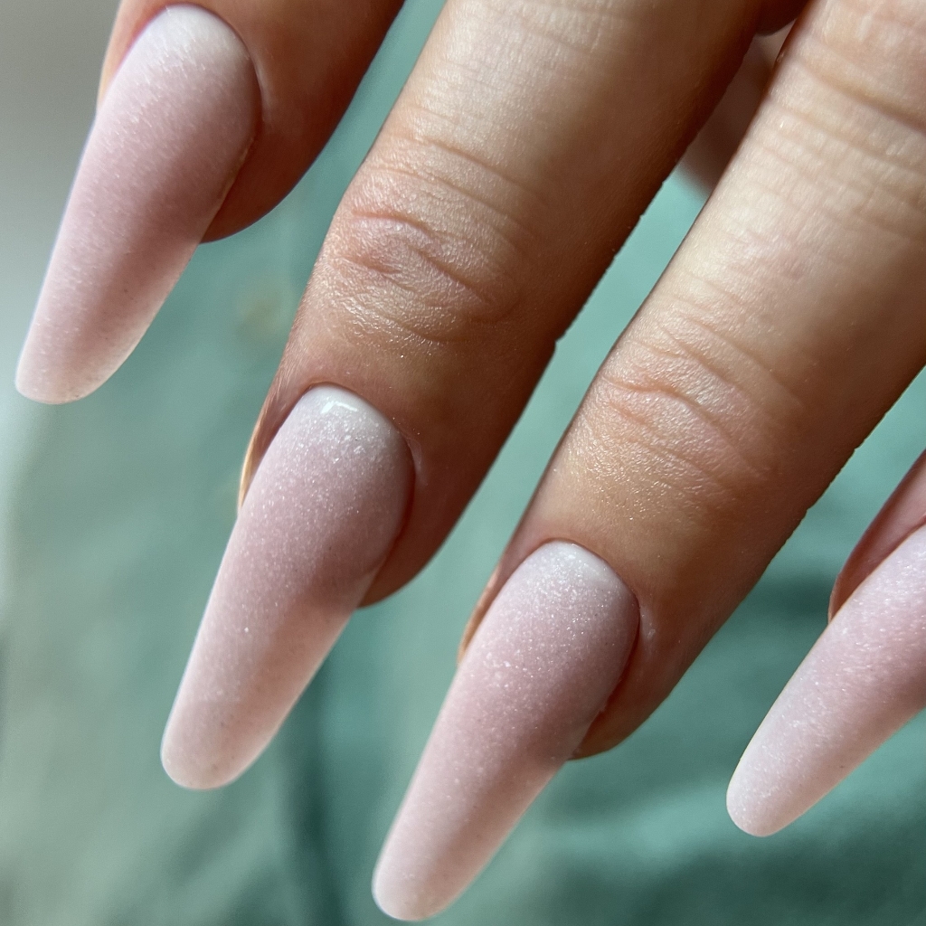 наращивание ногтей