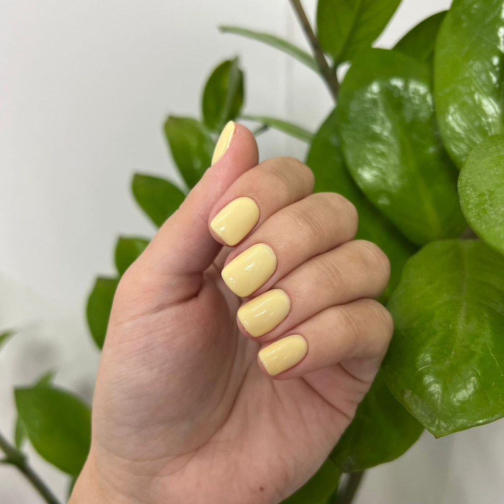 Маникюр с покрытием гель-лак.