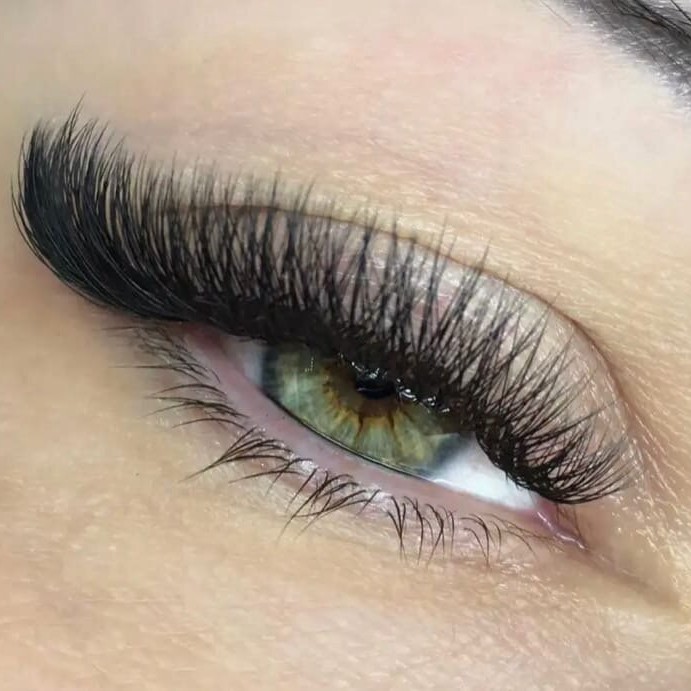 Наращивание ресниц 3D объема