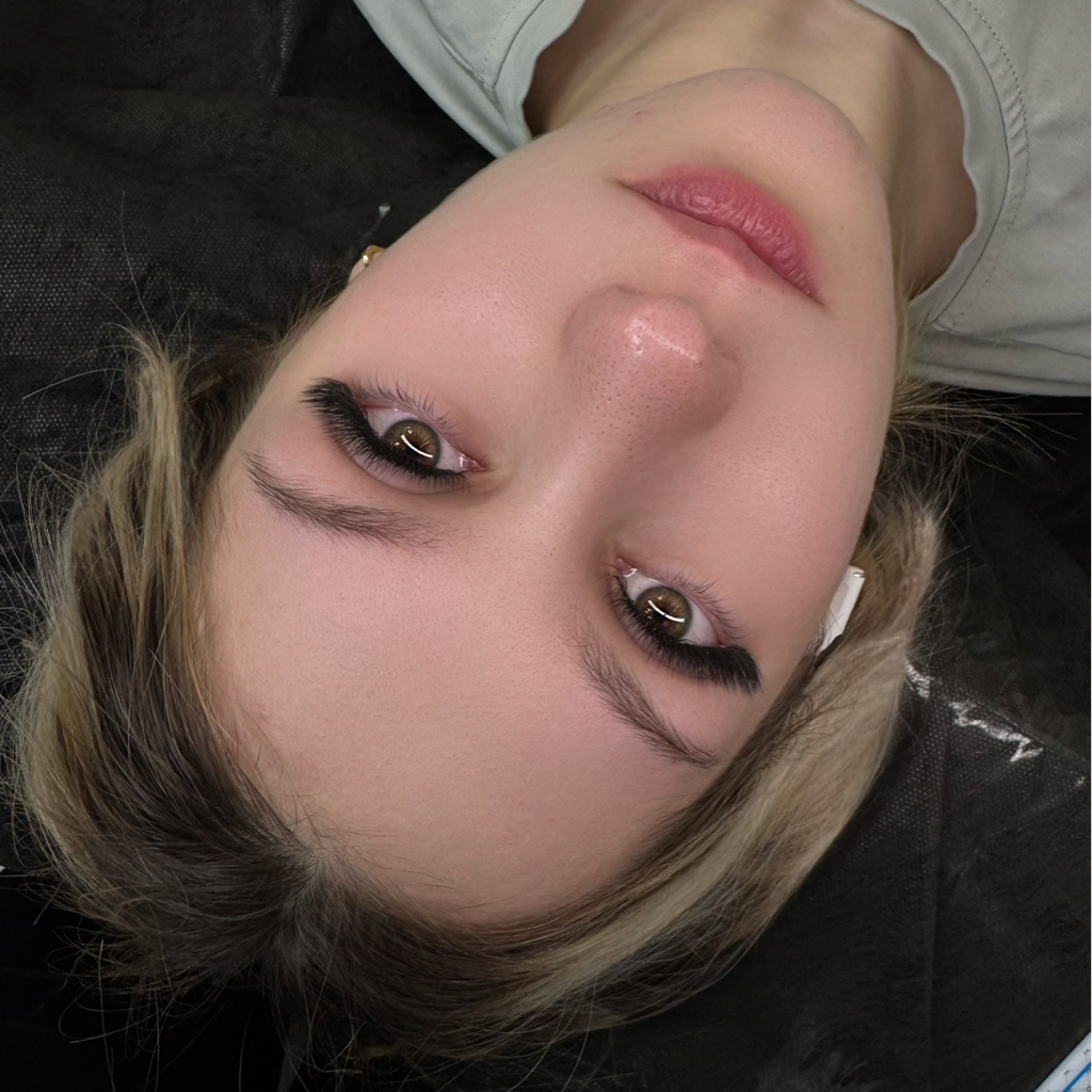 Наращивание ресниц 3D