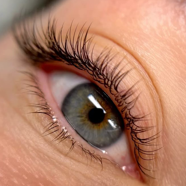 Адаптивное наращивание ресниц