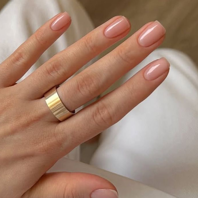 Королевский маникюр (без длины ногтей с легким оттенком нюда )