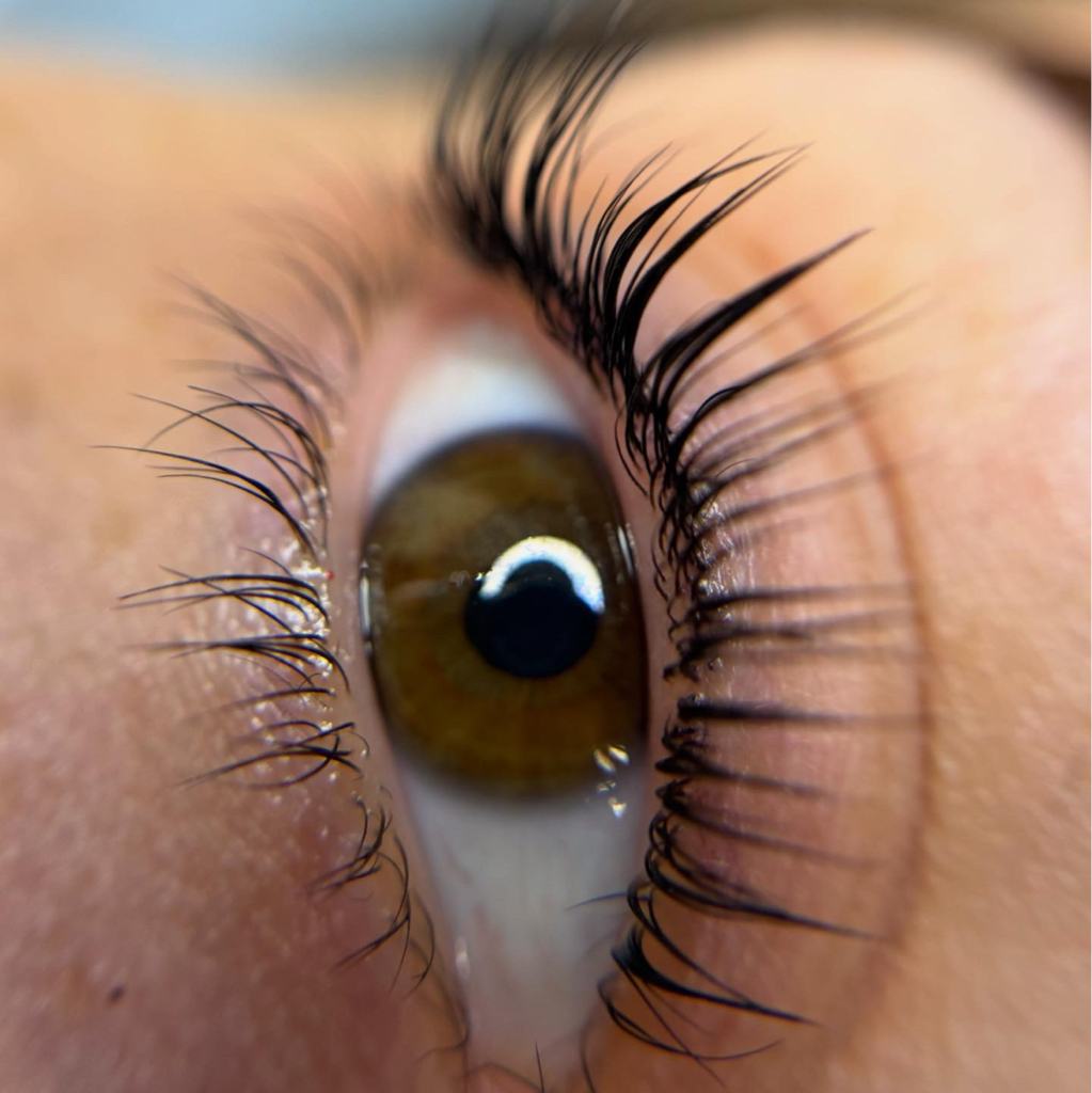 Ламинирование ресниц + окрашивание