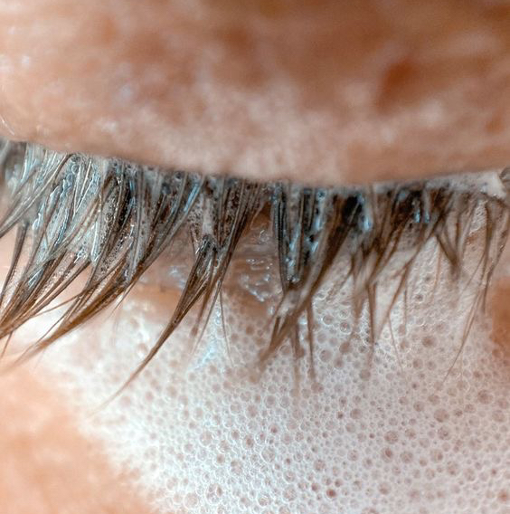 Снятие нарощеных ресниц