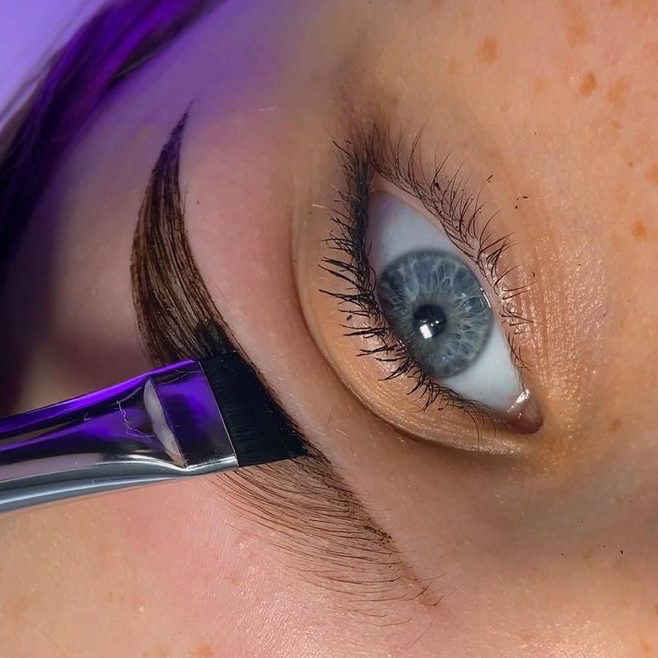 Окрашивание бровей