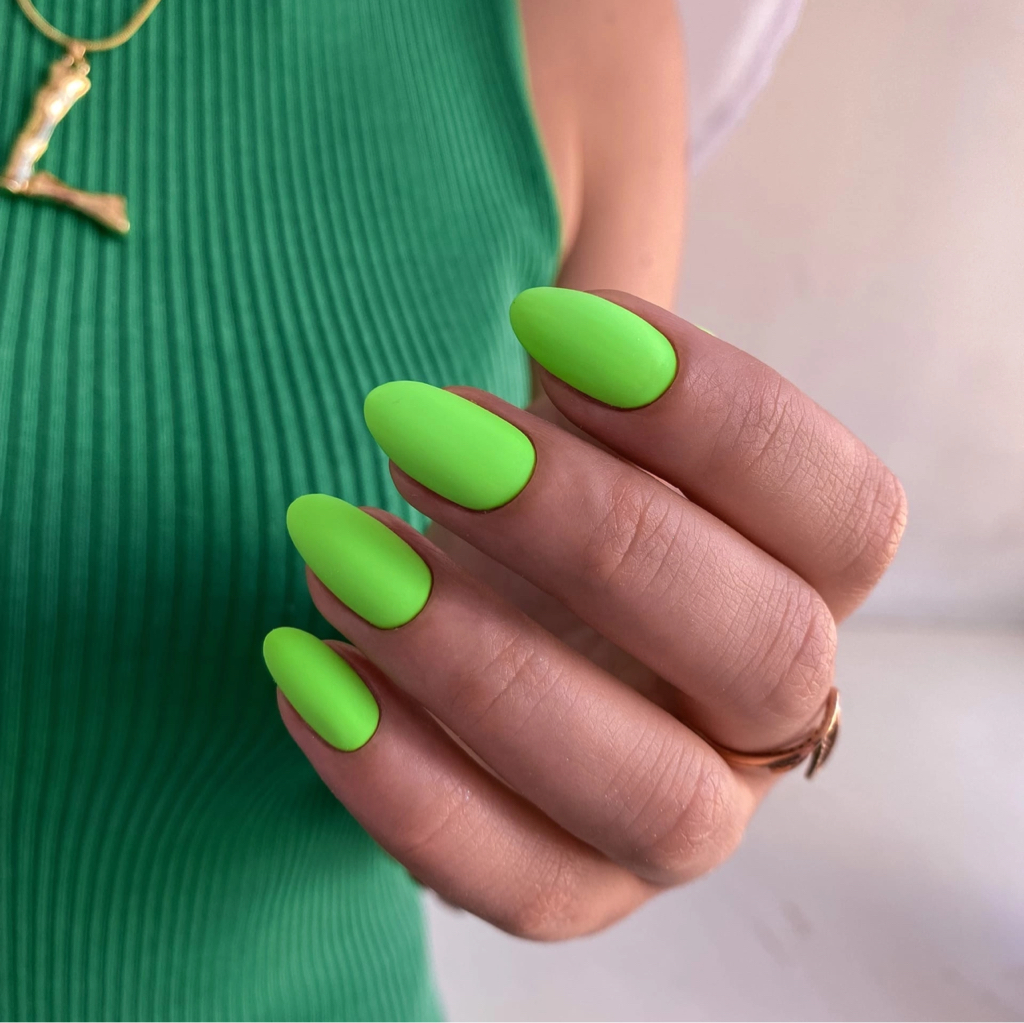 Маникюр + однотонное покрытие гель-лаком