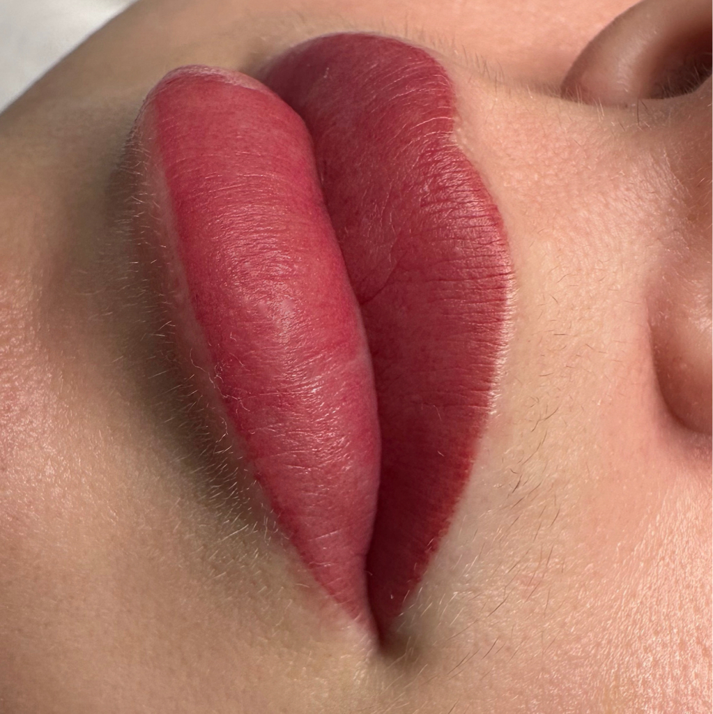 Перманент губ + увлажнение препаратом Biorevit