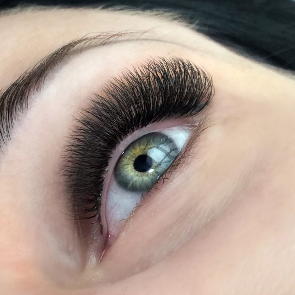 Наращивание ресниц 3D