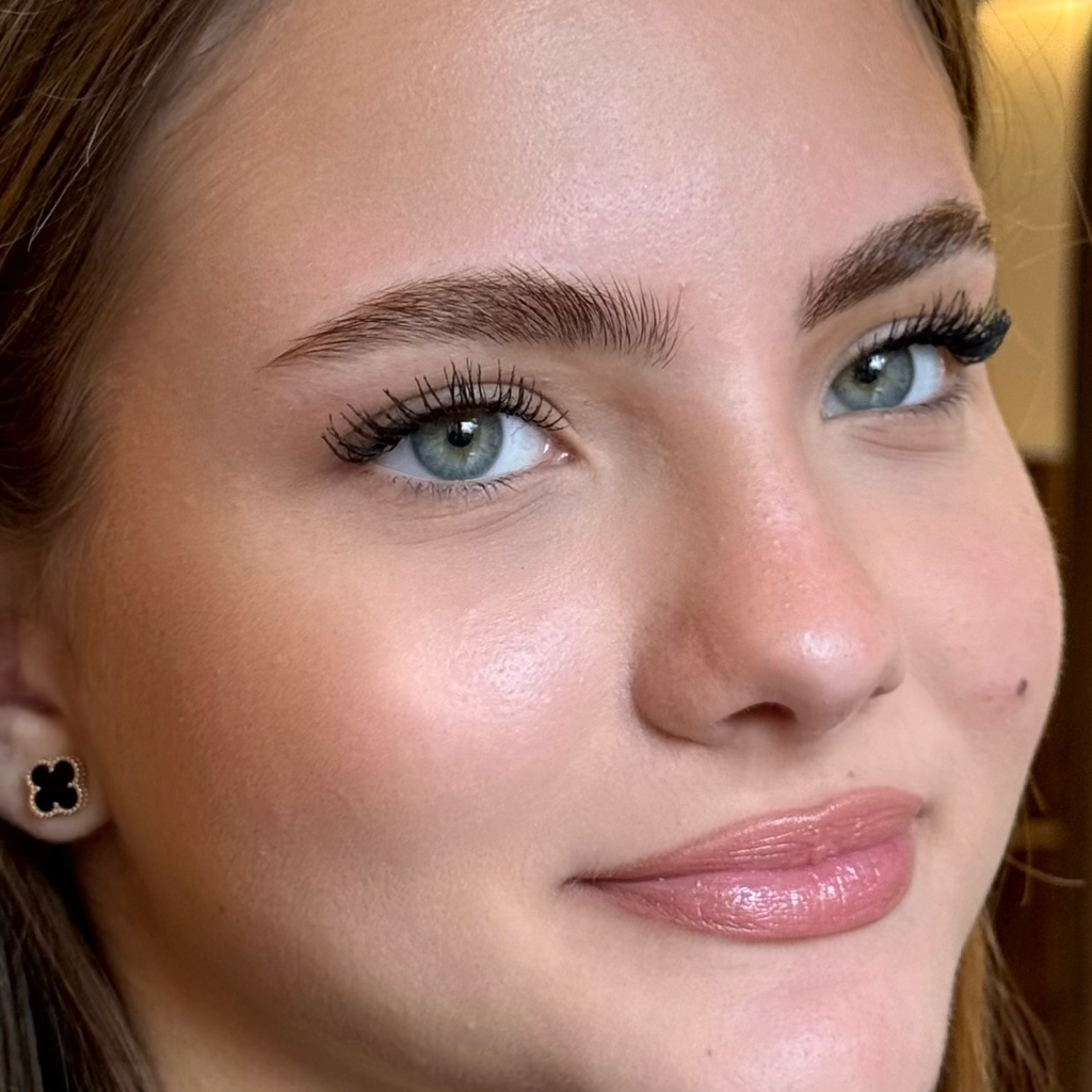 Осветление бровей