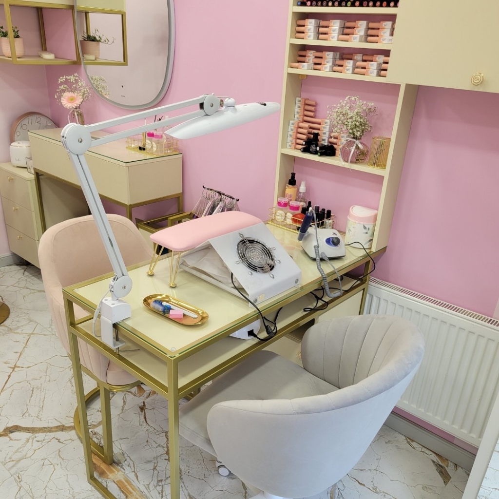 Маникюрный стол 1