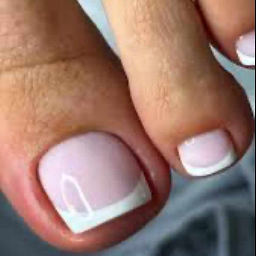 Гигиенический педикюр и покрытие гельлак или френч.