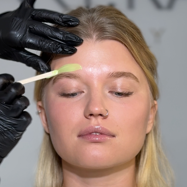 Коррекция бровей