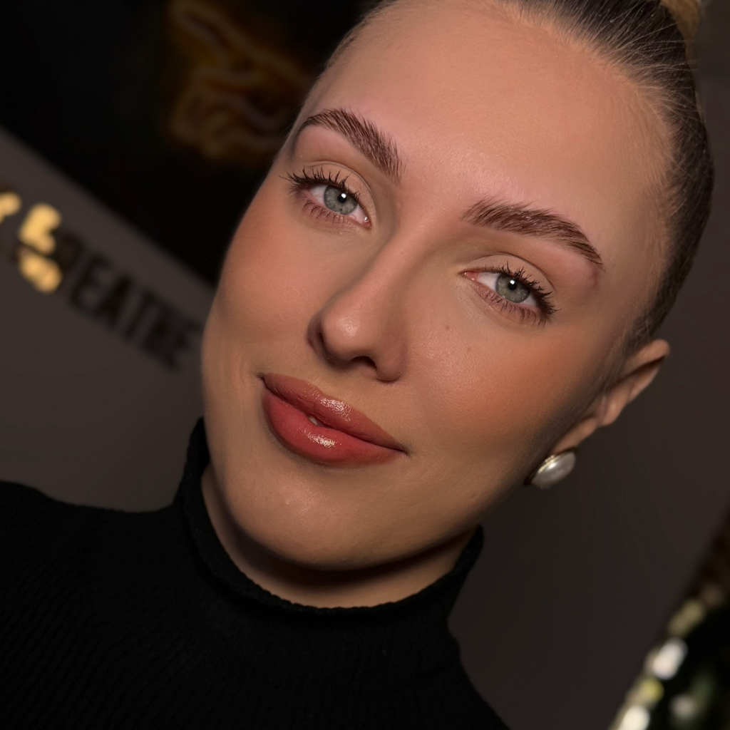 Неполный комплекс ламинирования  бровей (включает коррекцию либо окрашивание на выбор + уход)