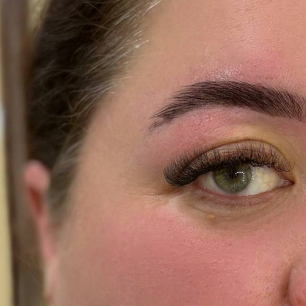 Наращивание ресниц 4д