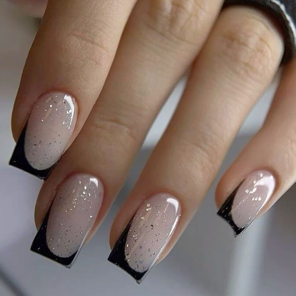 Маникюр с покрытием в один тон