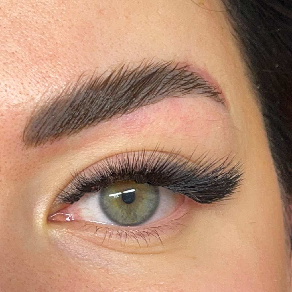 Коррекция бровей