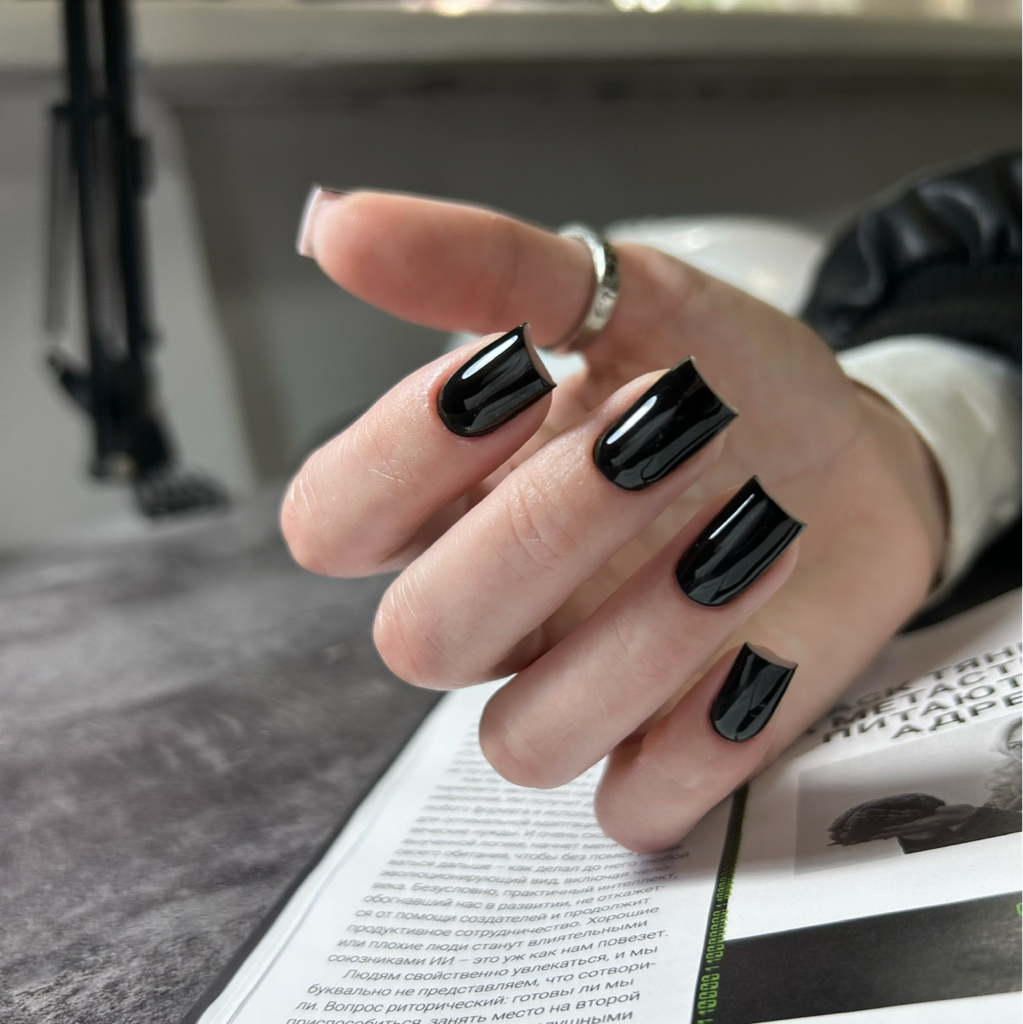 Маникюр с покрытием гель-лак