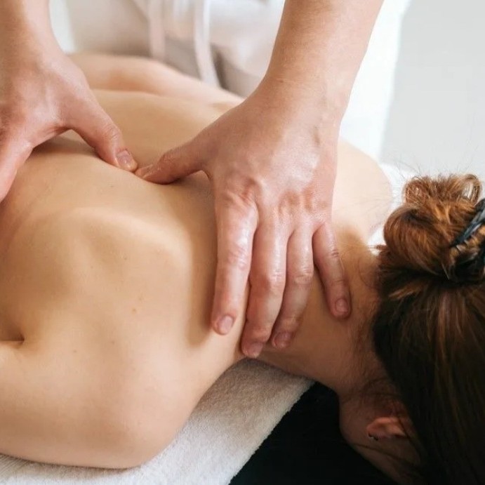 Массаж спины и шейно- воротниковой зоны