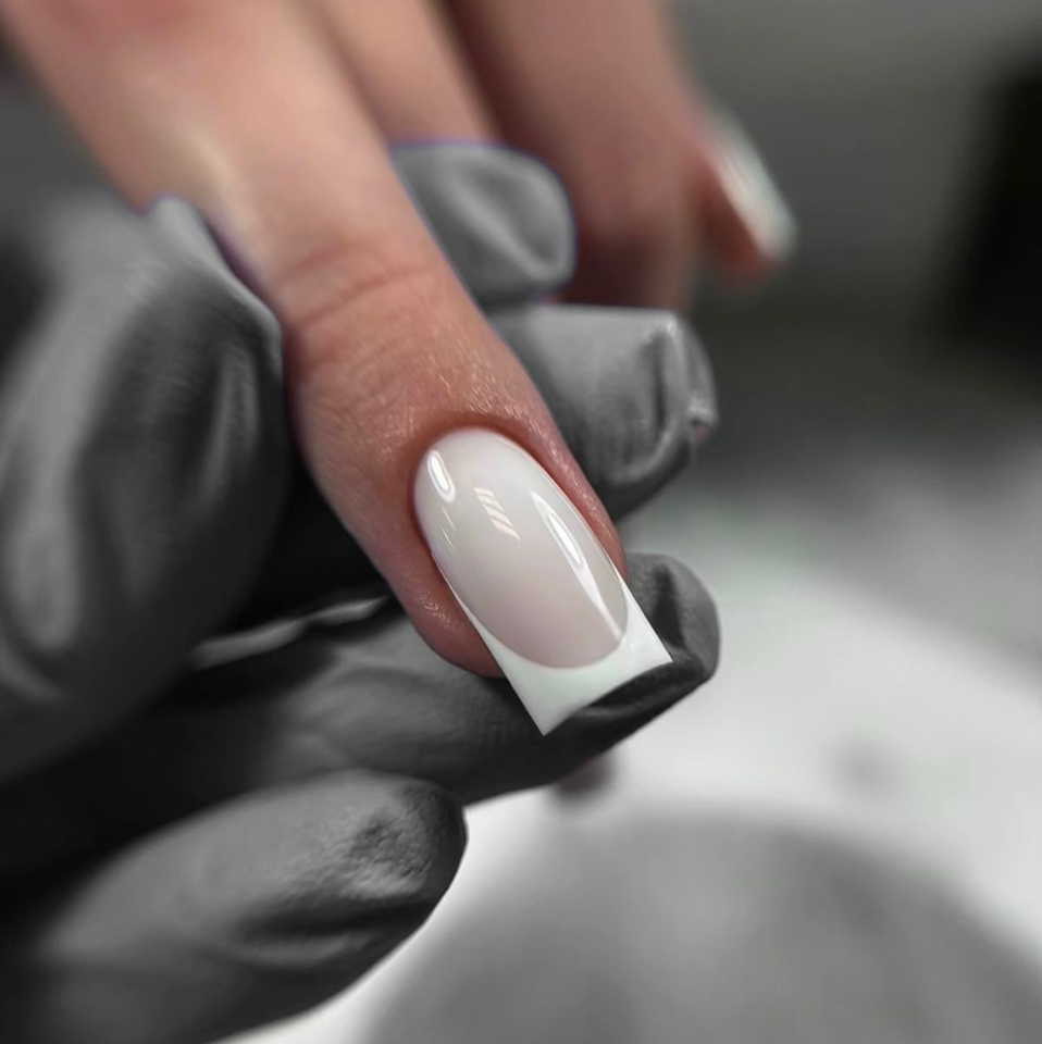 Покрытие гель-лаком (френч)