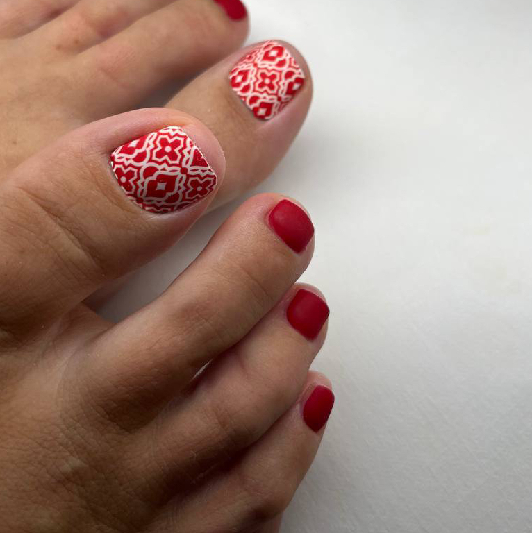 Полный педикюр Golden Trace + покрытие пленками (все ногти). Топ Мастер