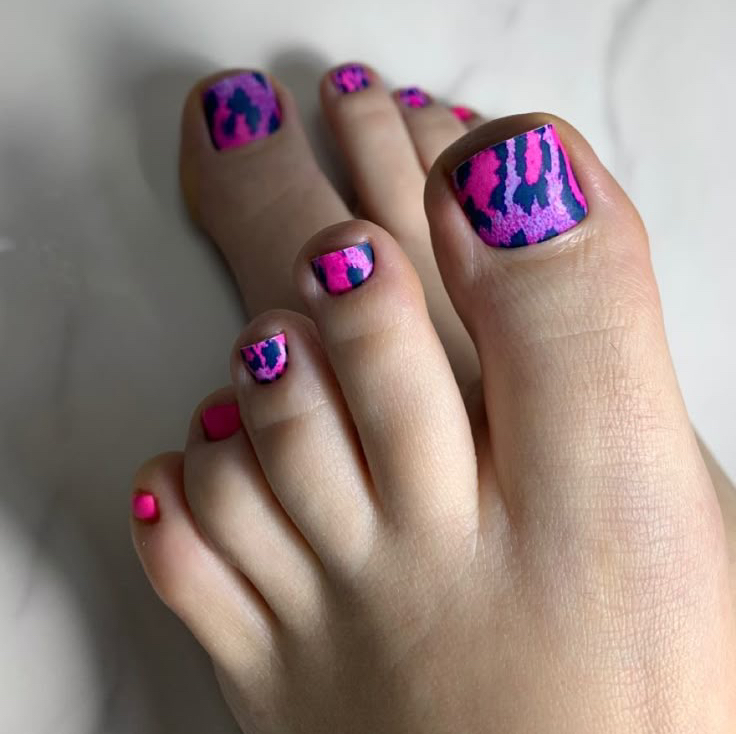 Детский экспресс педикюр + покрытие пленки (все ногти, до 13 лет).