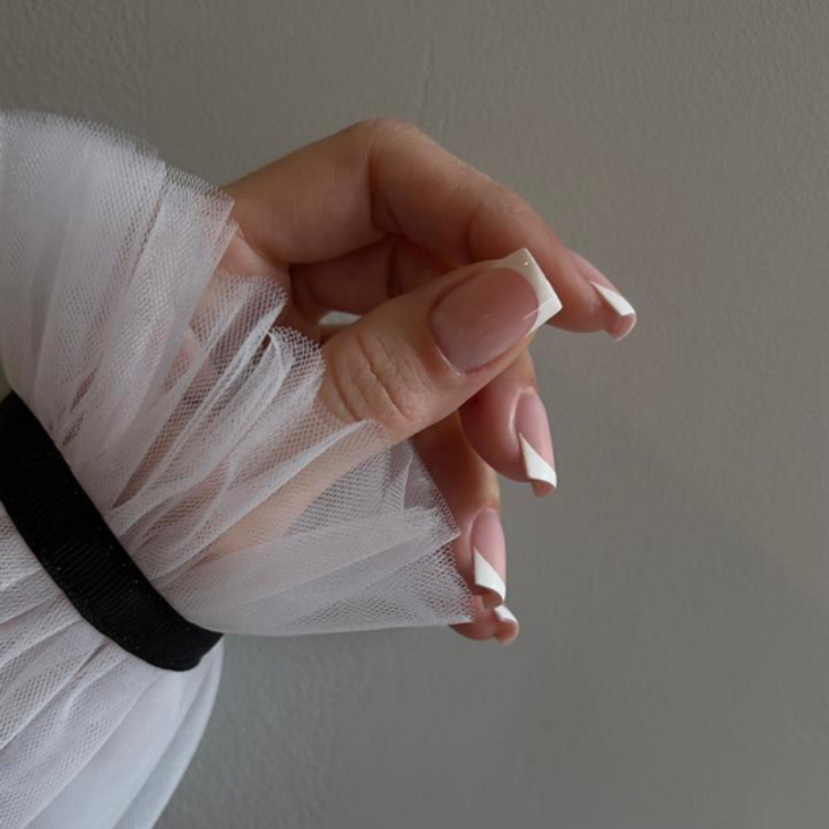 5.Французский  маникюр💅🏽  до 3 см