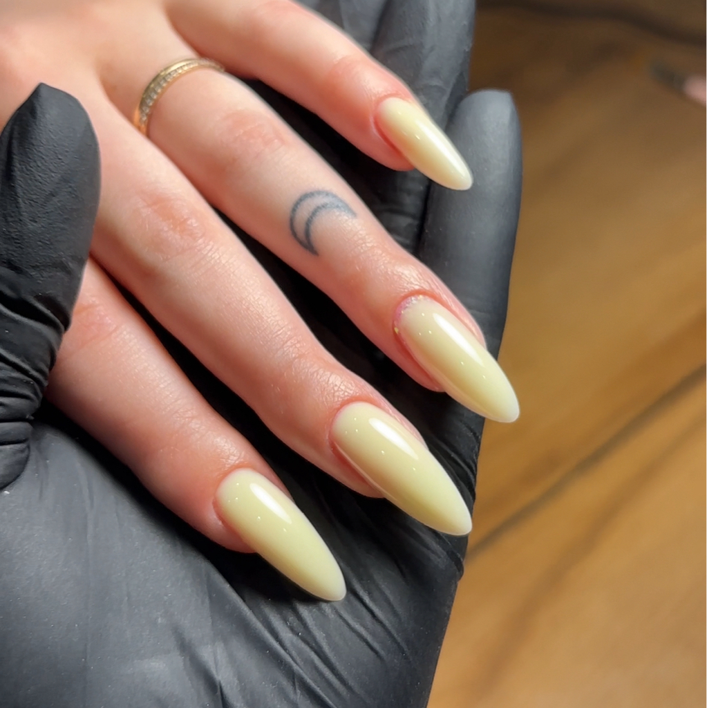 Маникюр с наращиванием