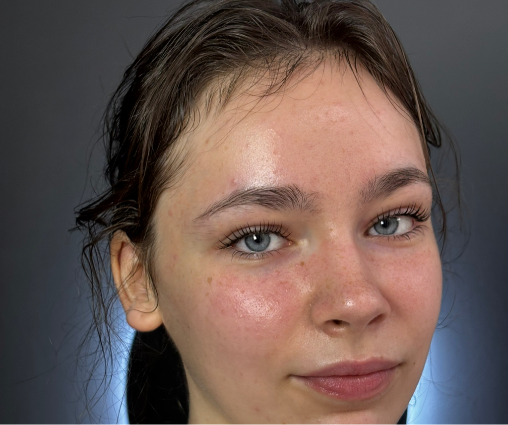 Комплекс  Ламинирование верхних и нижних ресниц+ оформление бровей  (Коррекция, уход ,окрашивание, возможно осветление)