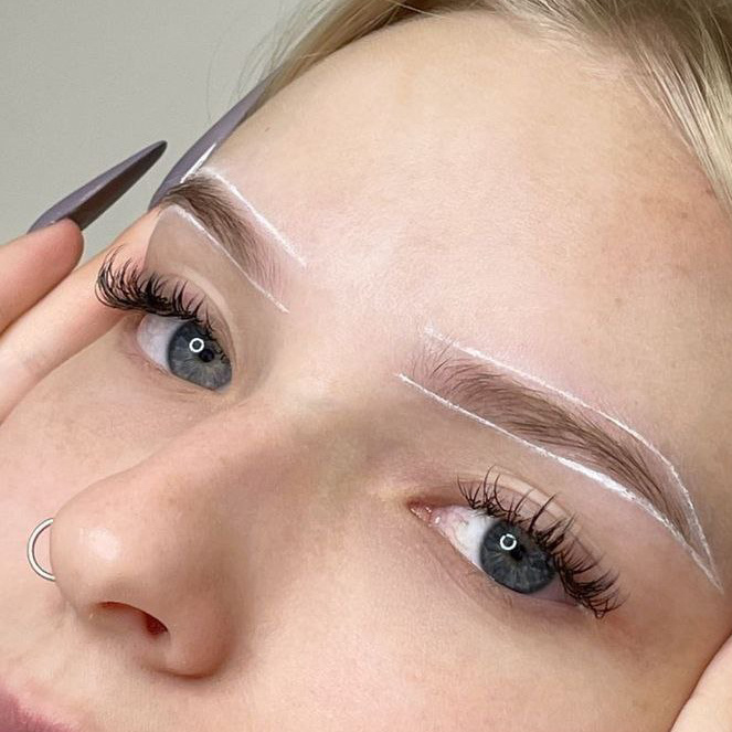 Архитектура бровей (подбор формы, коррекция, окрашивание)