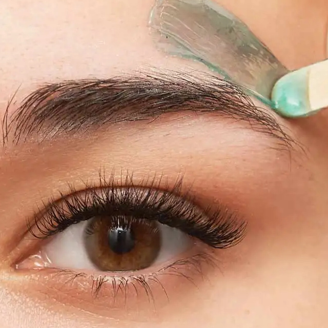 Коррекция бровей