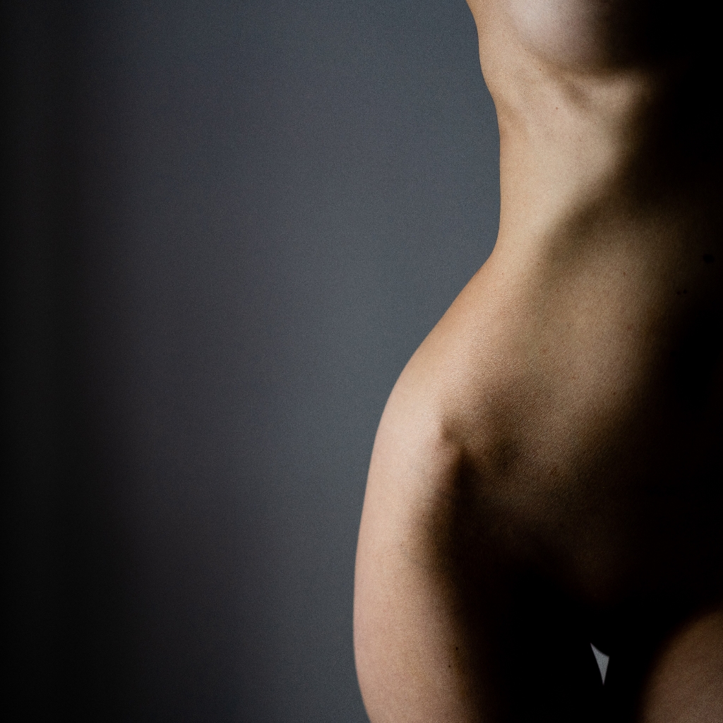 Комплимент для эстетов : "Anti-age" глубокое бикини (механическая чистка + противовоспалительная маска при необходимости) + ноги полностью +