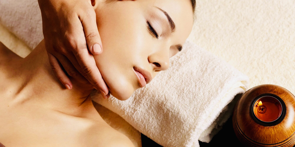 Лимфодренажный массаж лица + маска (включен массаж головы и рук до локтя).