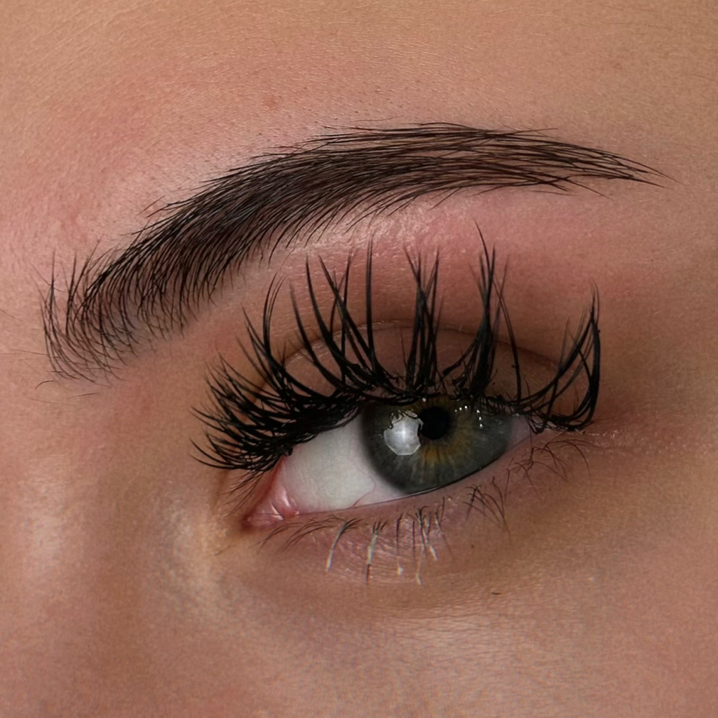 Коррекция бровей