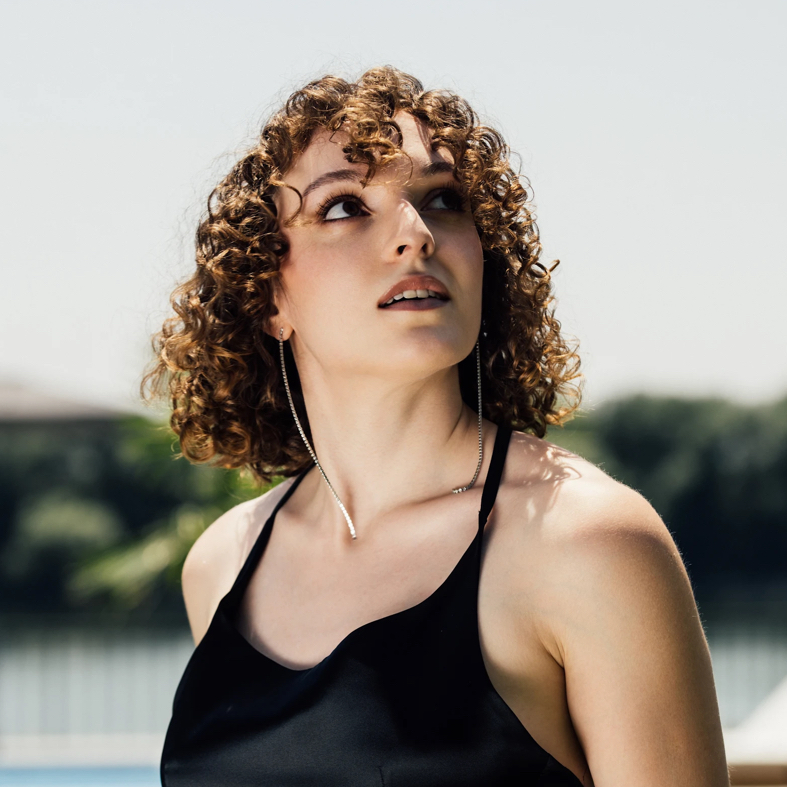 Женская биозавивка (волосы выше плеч)