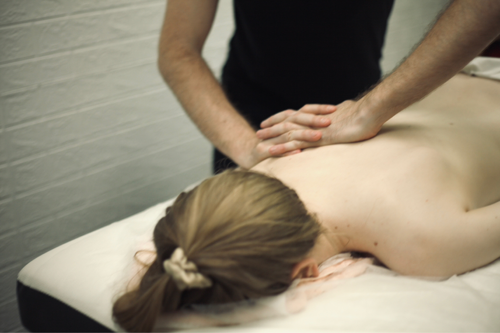 Лечебный массаж спины