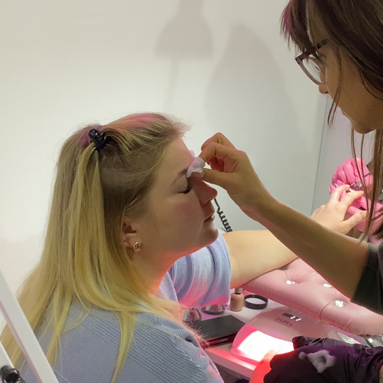 БРОВИ (окрашивание)