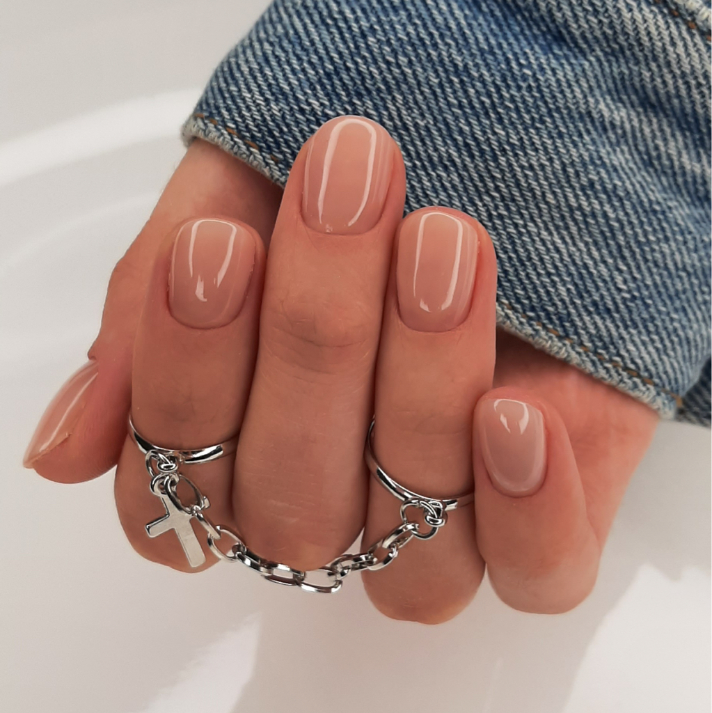 Маникюр + гель-лак (тонко, без укрепления, срок носки до 2-х недель)  Для коротких здоровых ногтей