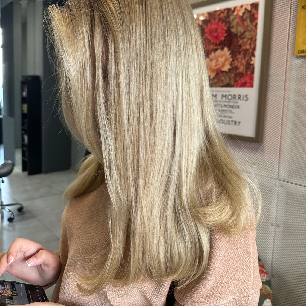 Окрашивание волос в один тон (длинные волосы)