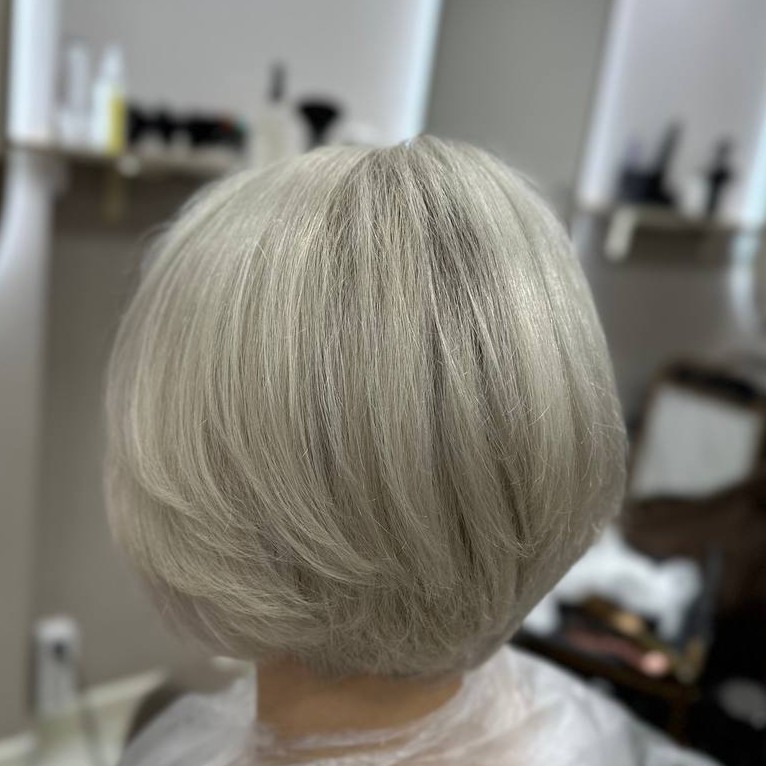 Окрашивание волос Тотал-блонд