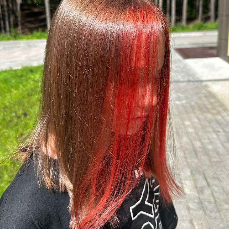 Цветные пряди у лица