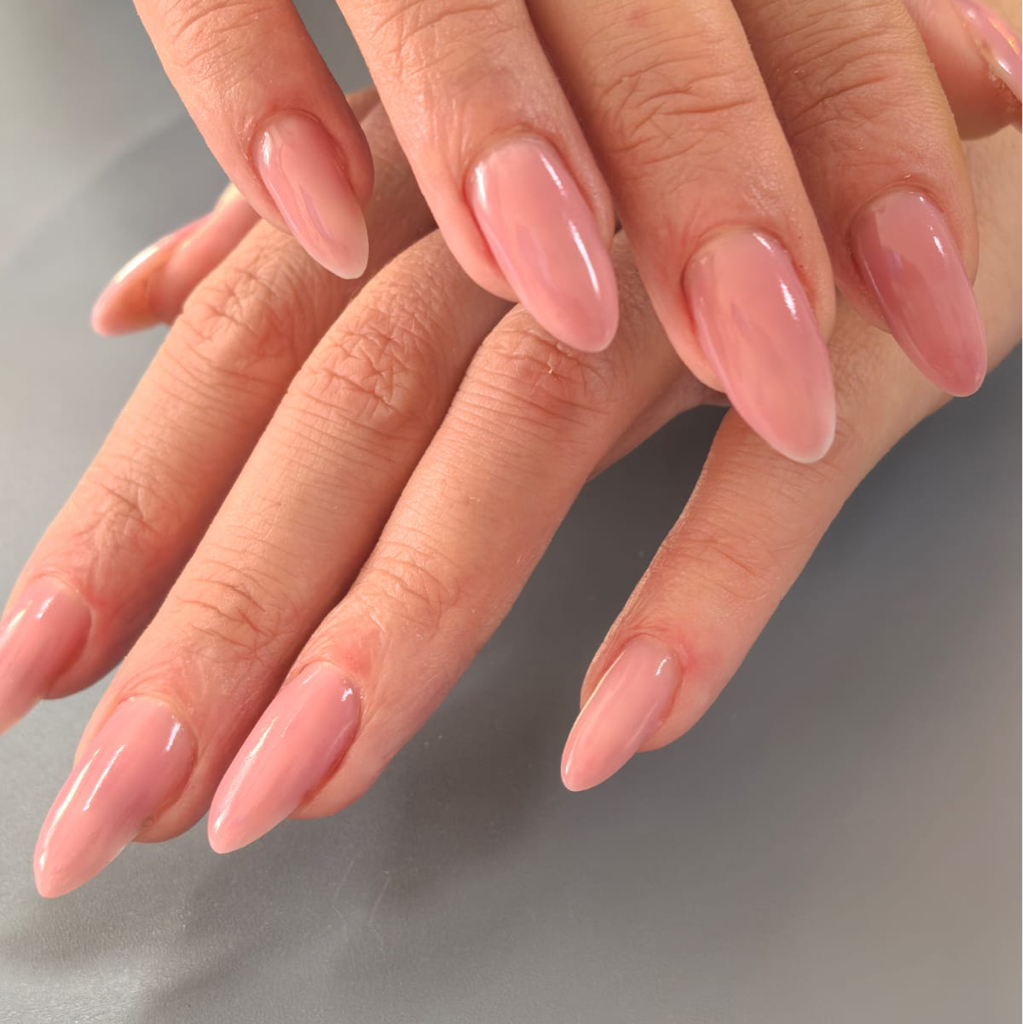 Наращивание искусственных ногтей ( гелевое покрытие)