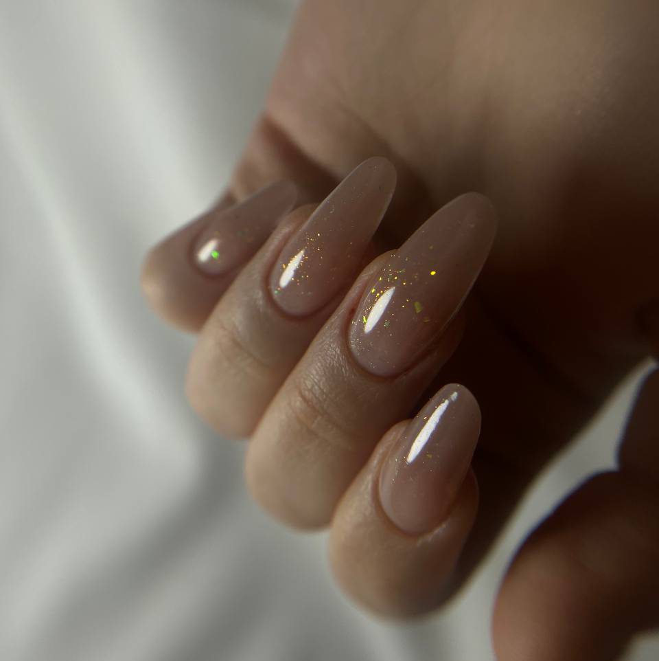 Наращивание ногтей на верхние формы