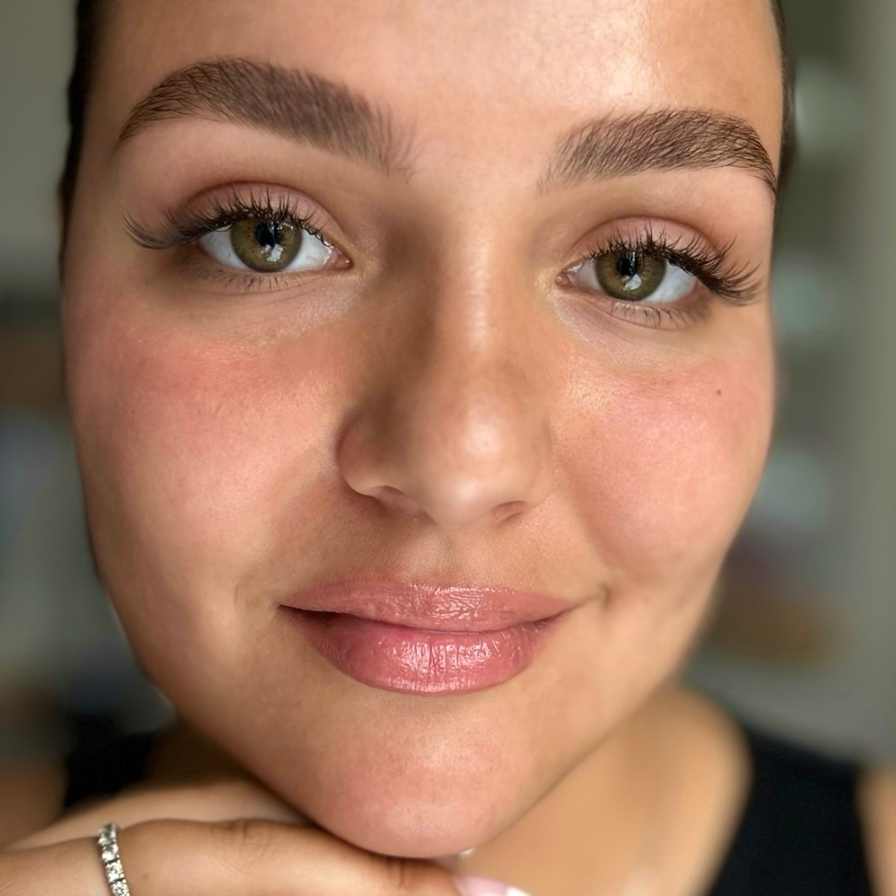 Окрашивание бровей + коррекция бровей воском/ пинцетом