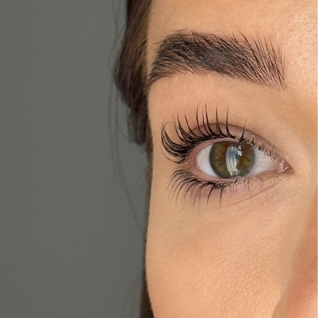 Ламинирование ресниц + снятие нарощенных ресниц