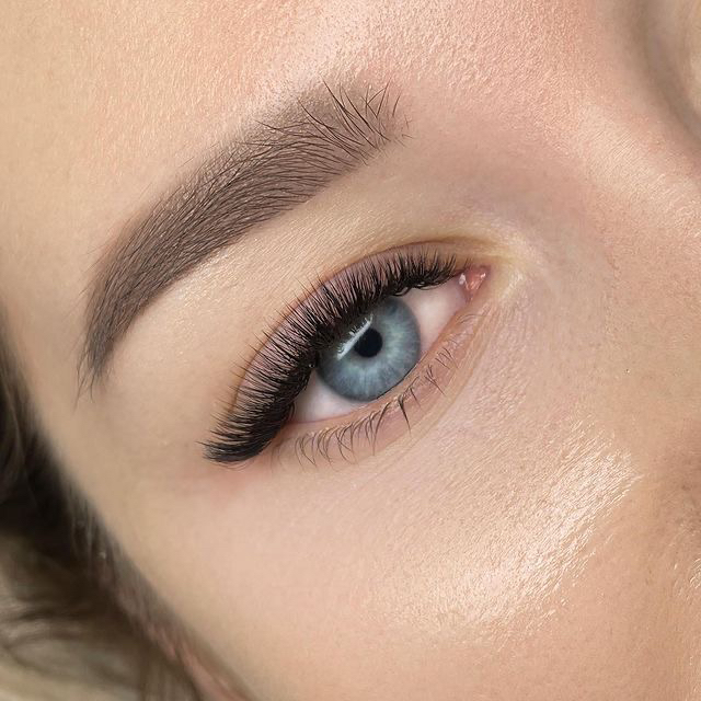 Коррекция наращивания ресниц: от 4D до 5D