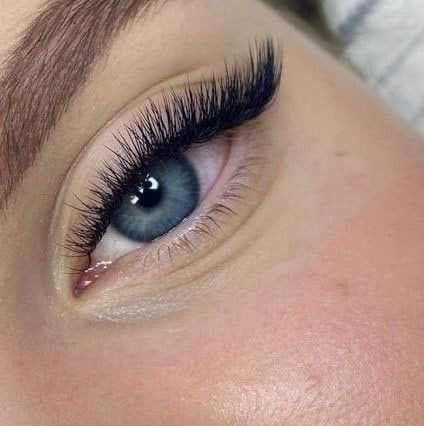 Коррекция наращивания ресниц:  от 2D до 2,5 D