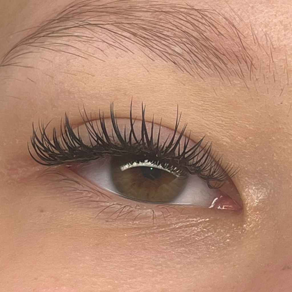 Наращивание ресниц 1,5 D (мастер юниор)