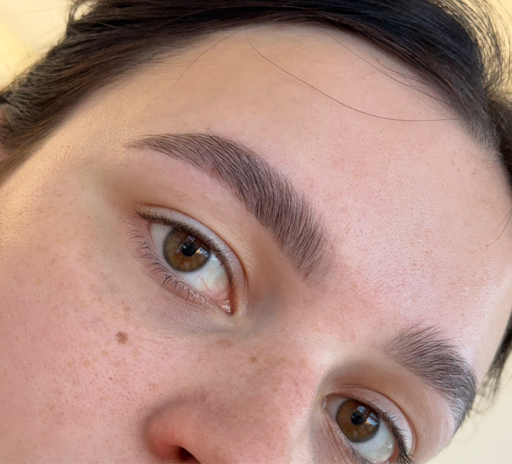 Комплекс: окрашивание + коррекция формы бровей